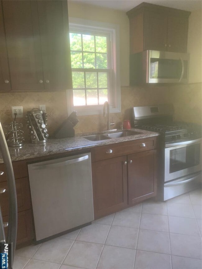 Building Photo - 148 Nesbit St