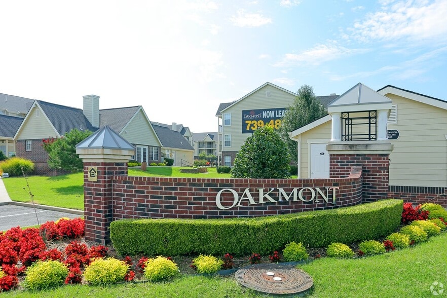 Primary Photo - Oakmont Apartments