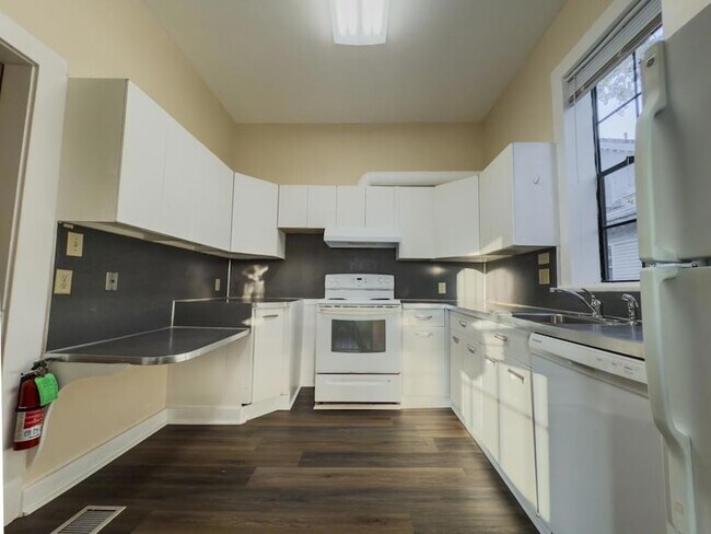 Building Photo - 2229 Napoleon Ave