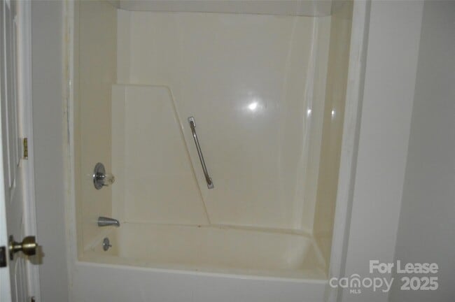 Building Photo - 309 Vance St