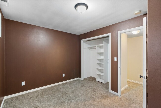 Building Photo - 80 W 750 N