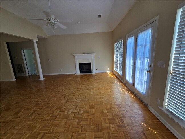 Building Photo - 152 Princeton Dr