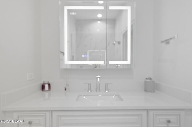 Building Photo - 200 Ocean Crest Dr