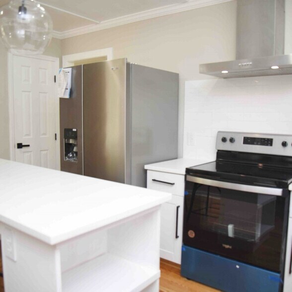 Building Photo - 5013 Brassfield Dr