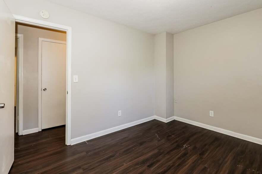 Building Photo - 446 Wexwood Dr