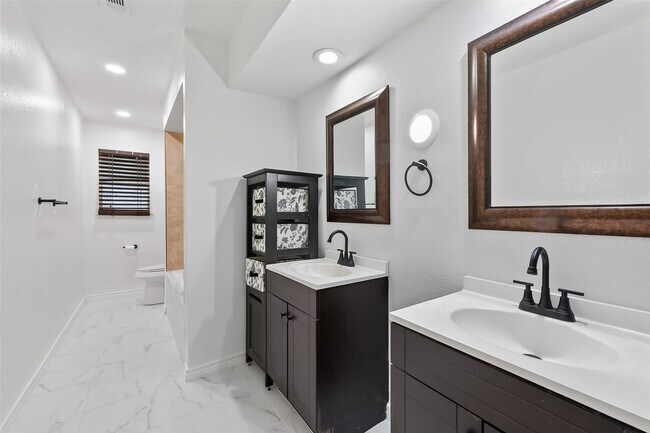 Building Photo - 15353 Arrowhead Bend