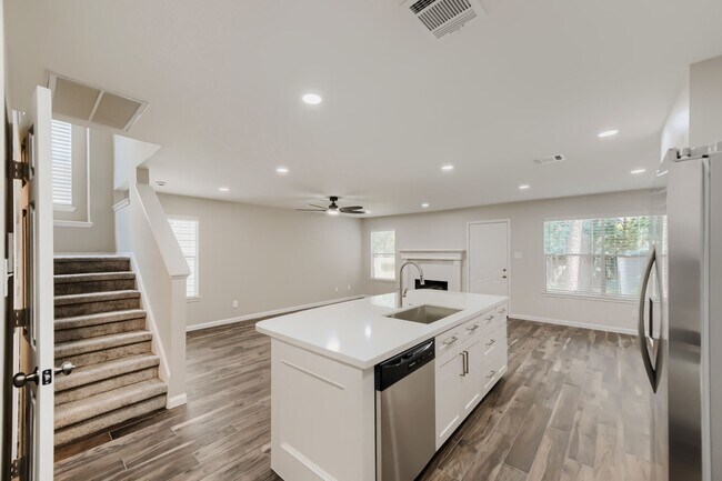 Building Photo - 11 Wineberry Pl