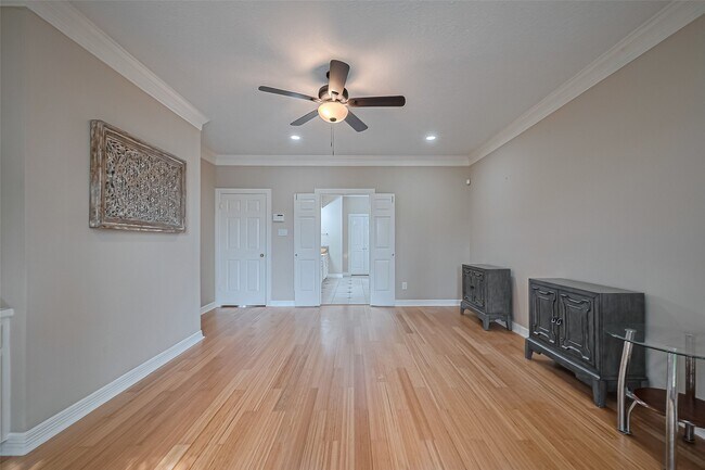 Building Photo - 1123 Horseshoe Dr