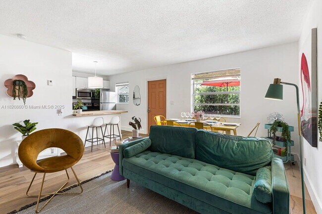 Building Photo - 815 Tequesta St