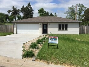 Building Photo - 3 bed 2 bath in Ogden