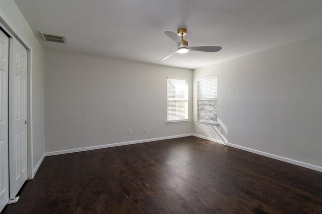 Building Photo - 9628 Beechnut Dr
