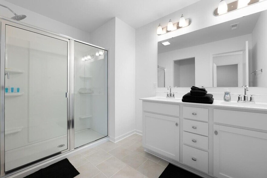 Building Photo - 2 Saltford Ln