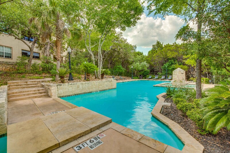 Building Photo - 18200 Blanco Springs