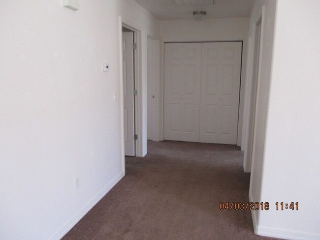 Building Photo - 3 bedroom 2 bath Twin Home - Pets considered!