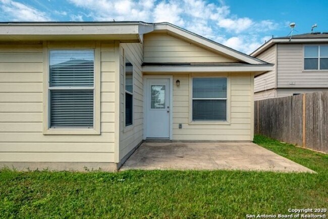 Building Photo - 3 Bedroom/2 Bath Wildhorse Subdivision