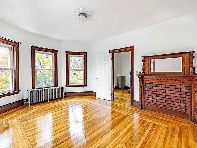 Building Photo - 61-61 Glenwood Rd