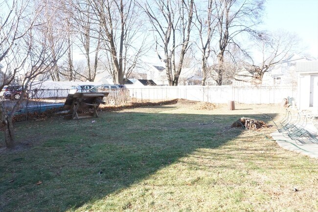 Building Photo - 76 4th Ave