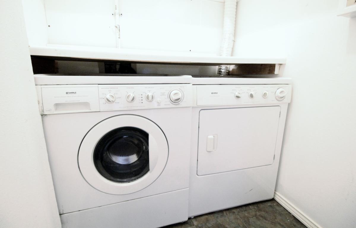 W/D connections (machines negotiable) - 4211 Newton Ave