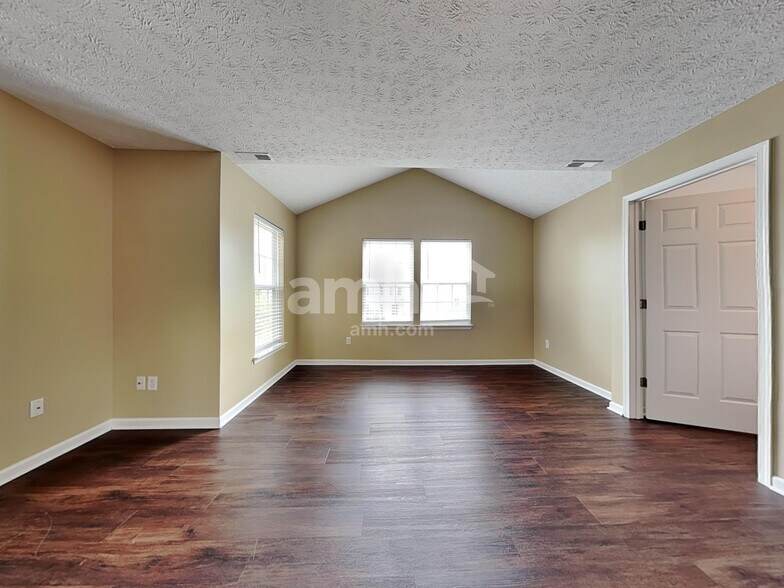 Building Photo - 181 Coyote Dr