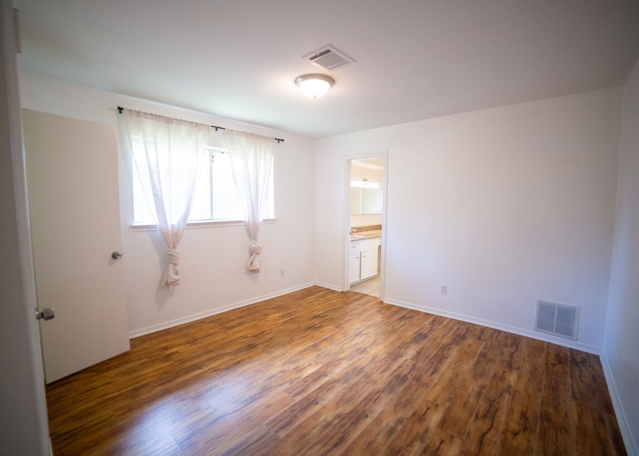 Building Photo - 13602 Fernhill Dr