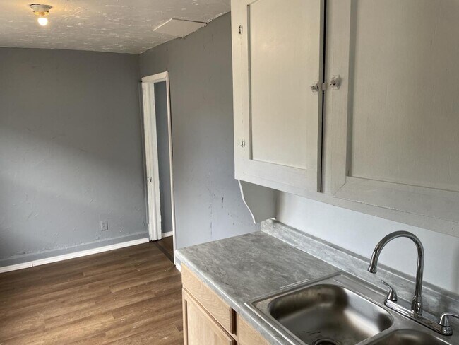 Building Photo - 606 E Randolph Ave