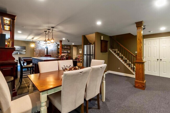 Building Photo - 4 Plum Tree Ct