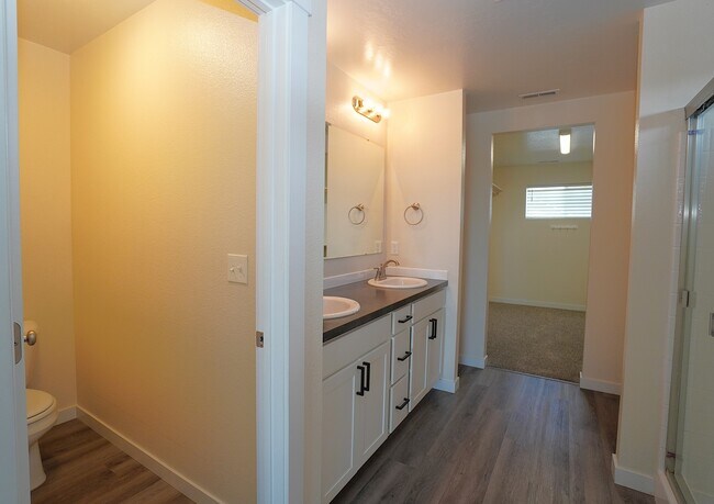 Building Photo - 3061 W Silver River St
