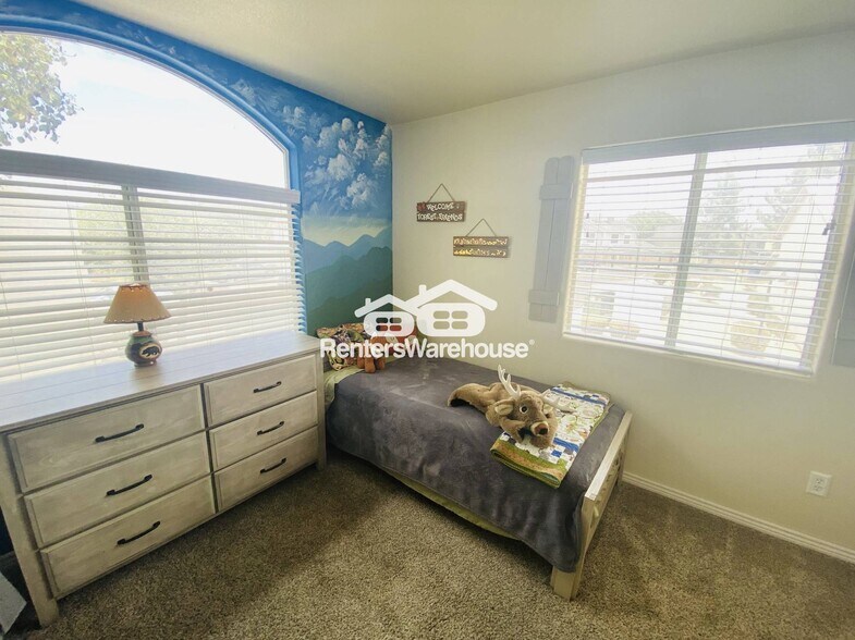 Building Photo - 4805 E Kachina Trail