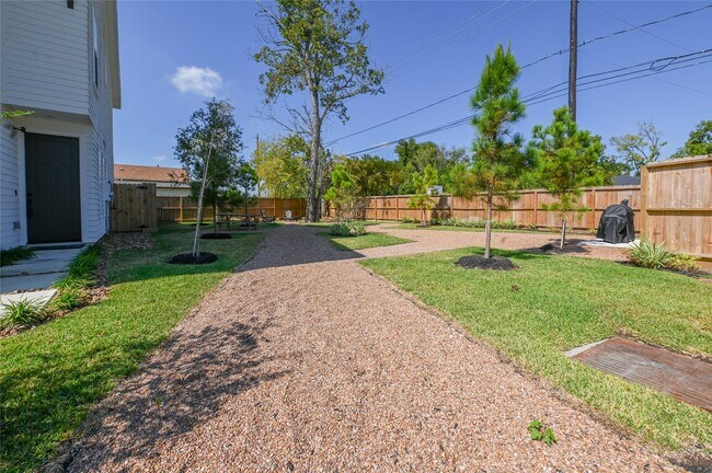 Building Photo - 7607 Victory Reserve St