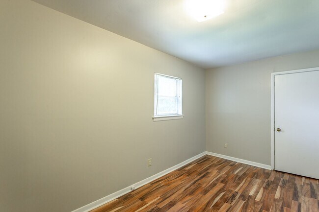 Building Photo - 1803 S Lyerly St