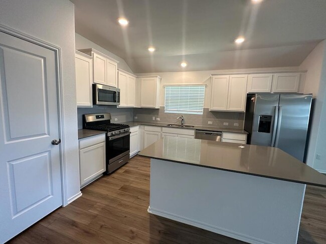 Building Photo - 183 Otter Rd