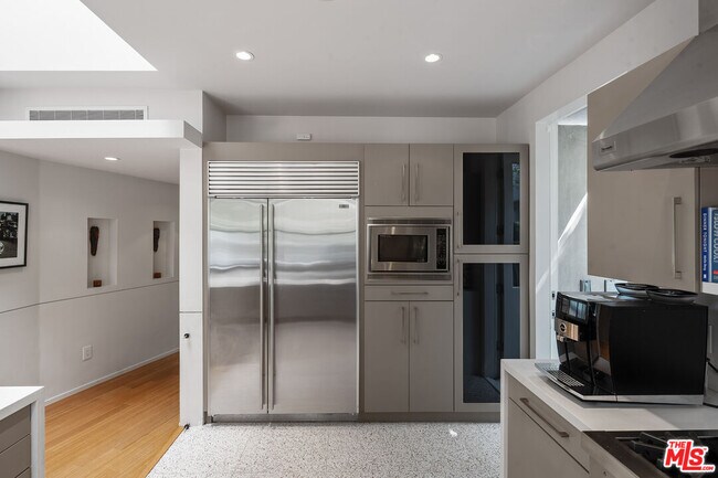 Building Photo - 8735 Dorrington Ave