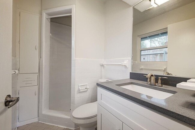 Building Photo - 6108 Cherrylawn Cir
