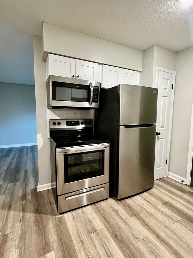 Building Photo - Newly Renovated 1bd/1ba Near University of Memphis!