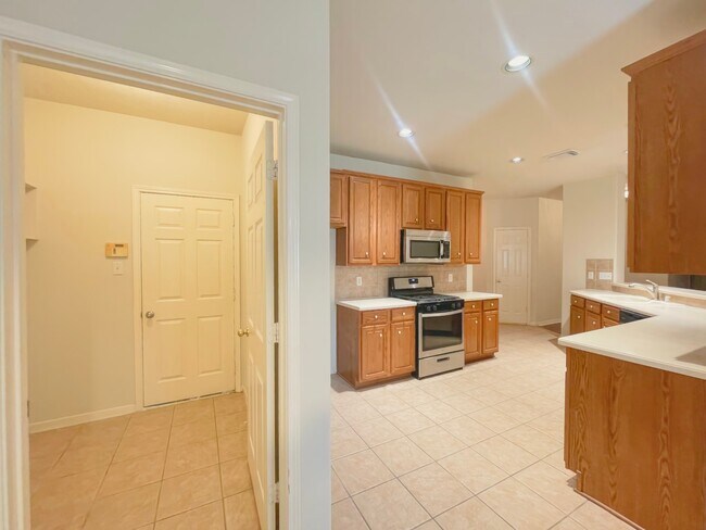 Building Photo - 24511 Saddle Path Ct
