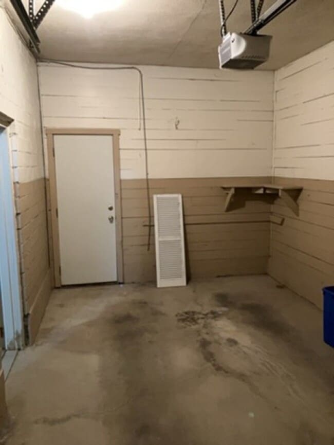 Building Photo - 1076 Sherwood Dr