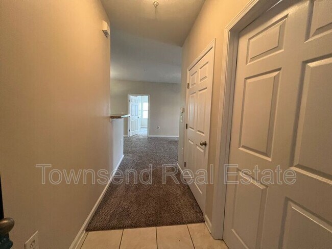 Building Photo - 621 Marshtree Ln