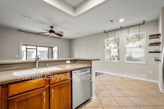 Building Photo - 13354 Solar Dr