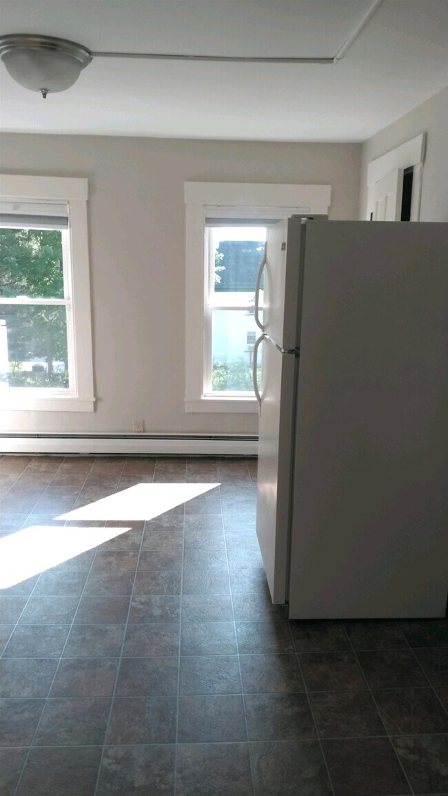 Building Photo - 36 Western Ave