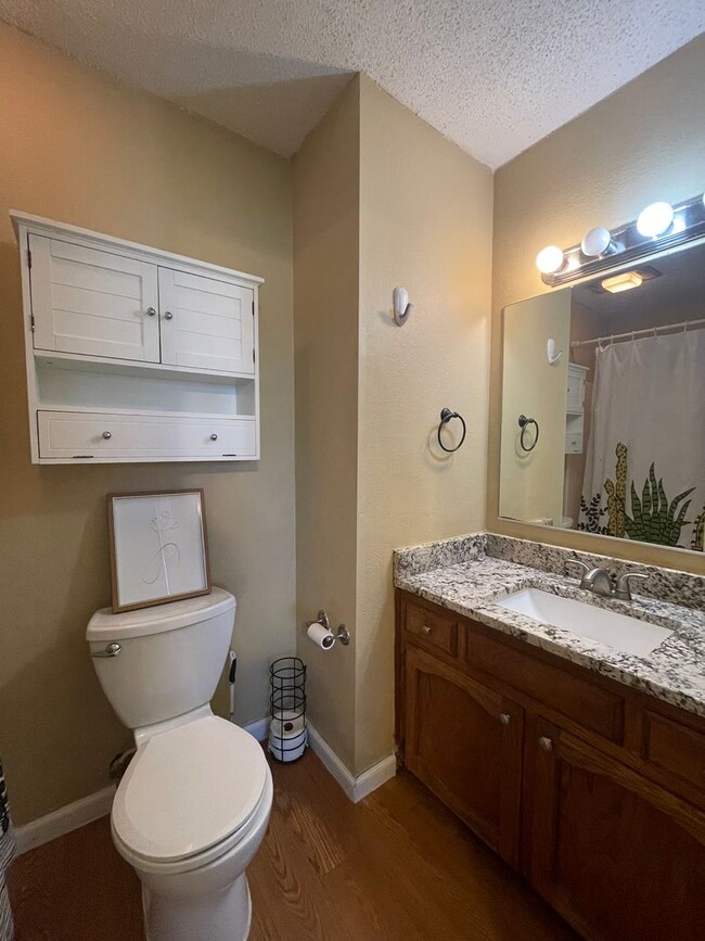 Building Photo - Condo: Jefferson Towne