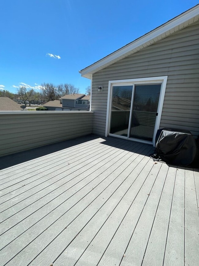 Building Photo - 2 Bedroom 1 Bath Condo Available April