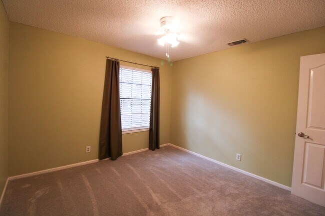 Building Photo - 13018 Heimer Rd