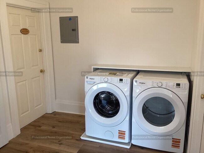 Building Photo - A price and views that can't be beat- Upper Flat with deck & expansive Vineyard and Sunset views