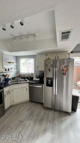 Building Photo - 1055 W 5th St