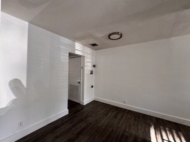 Building Photo - 4140 SW 24th Ct