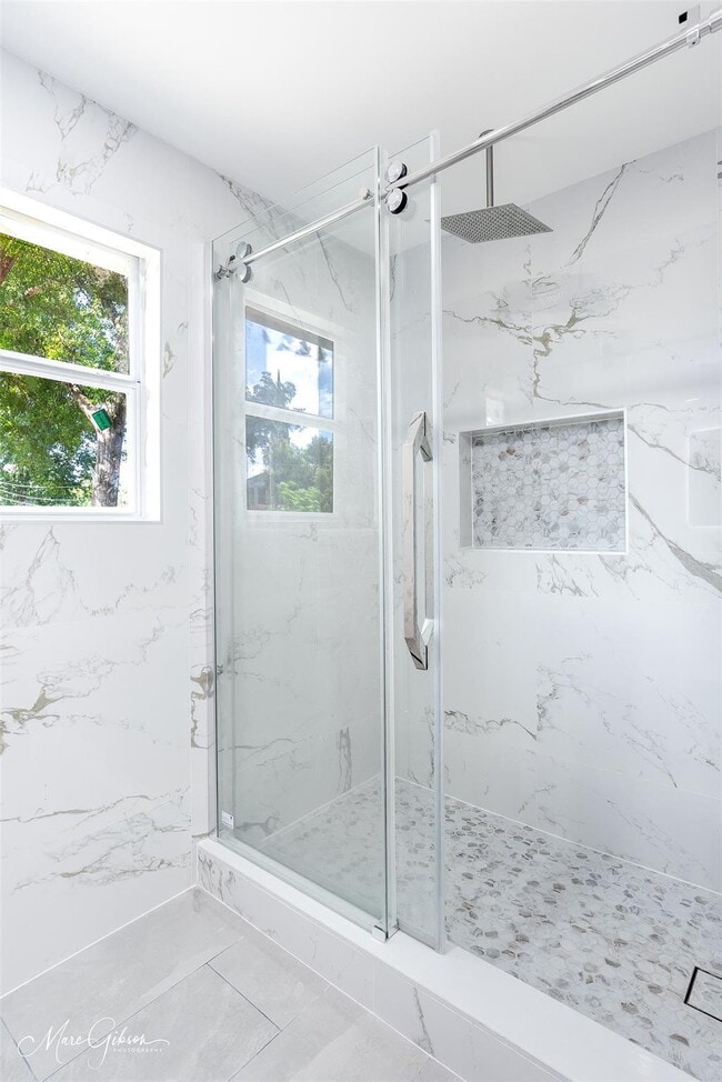 Building Photo - "Spacious 4-Bedroom Gem with a flex room a...