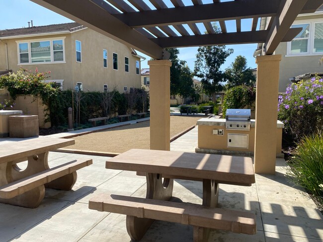 Building Photo - Large & Newer 4 Bedroom/3 Bath House in Sea Glass and Blue Strand Community