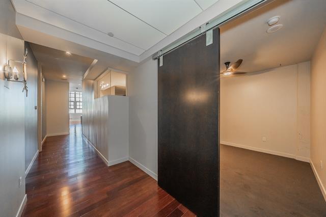 Building Photo - 2600 W 7th St