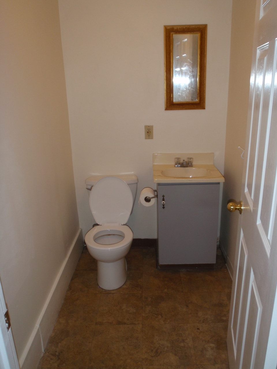 1/2 Bath - 98 Snow St