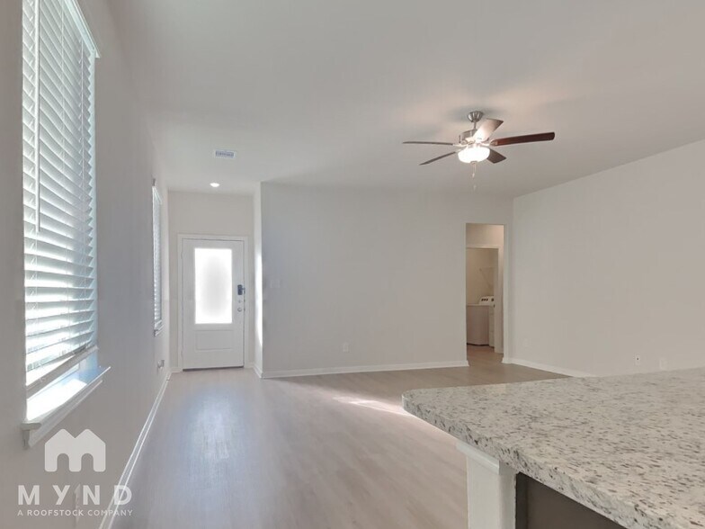 Building Photo - 15442 Maple Ter Dr